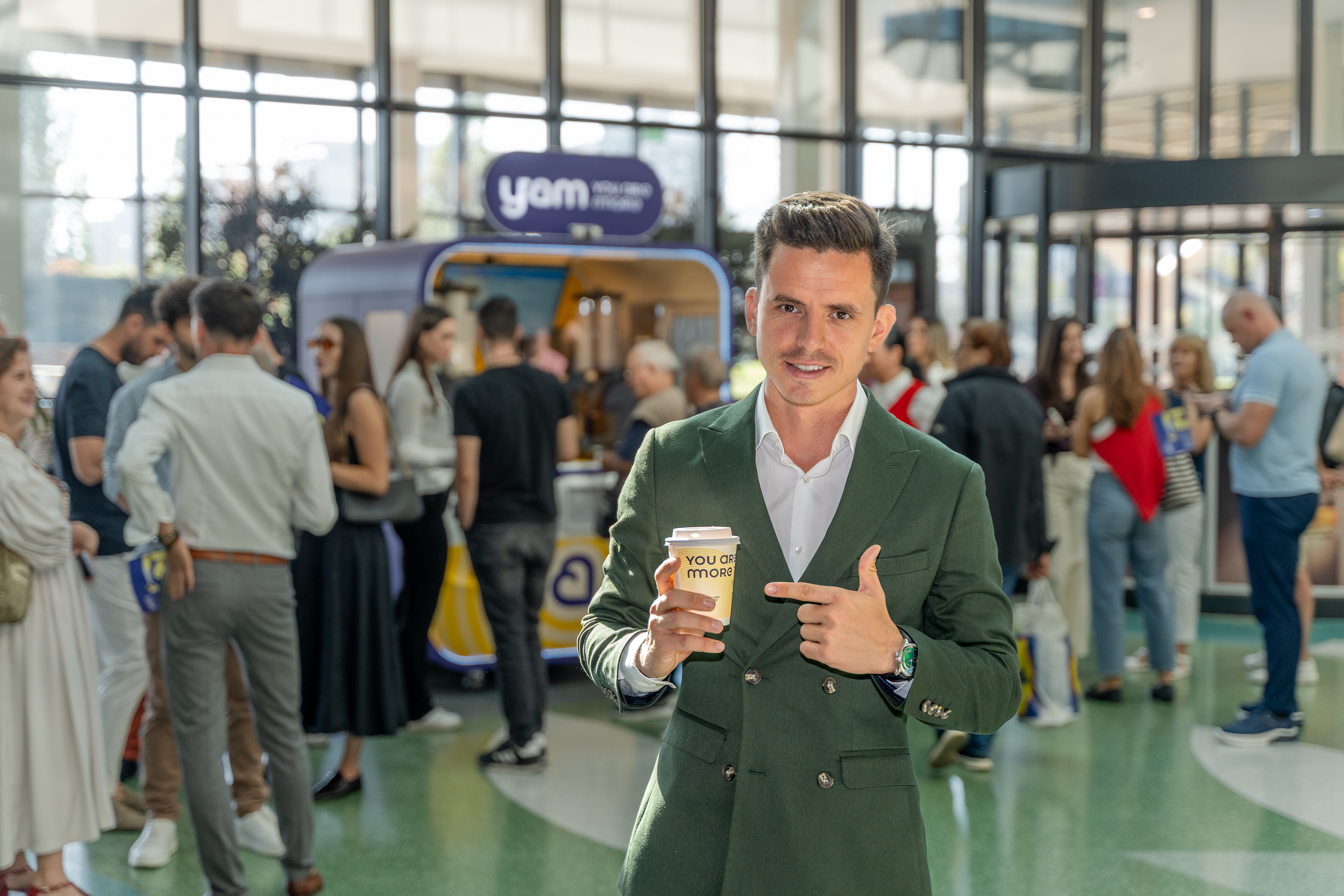 Nimrod Malinas cu cafea YAM